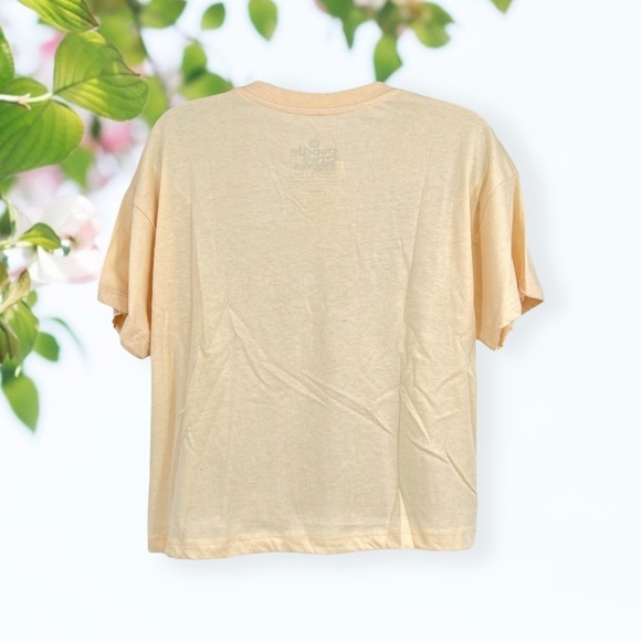 GRAPHIC Crop Tee - Picture 3 of 5